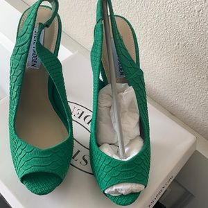 Steve Madden green heels